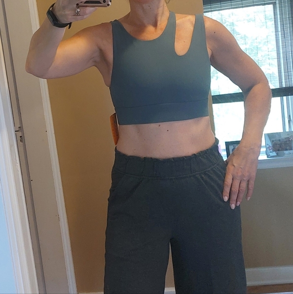 NWT Sporty crop top/bra - Picture 6 of 6